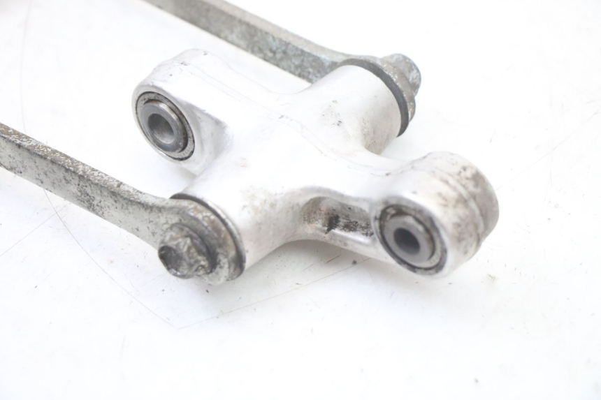 photo de BIELLETTE AMORTISSEUR SUZUKI GSF S BANDIT 600 (2000 - 2004) - Détail de la pièce