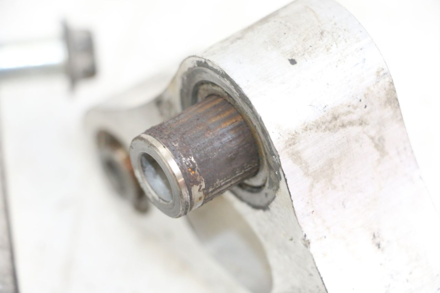 photo de BIELLETTE AMORTISSEUR SUZUKI GSR 750 (2011 - 2017) - Vue d’ensemble