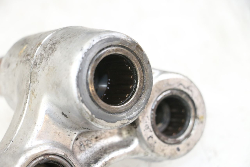 photo de BIELLETTE AMORTISSEUR SUZUKI SV S 650 (1999 - 2002) - Gros plan technique