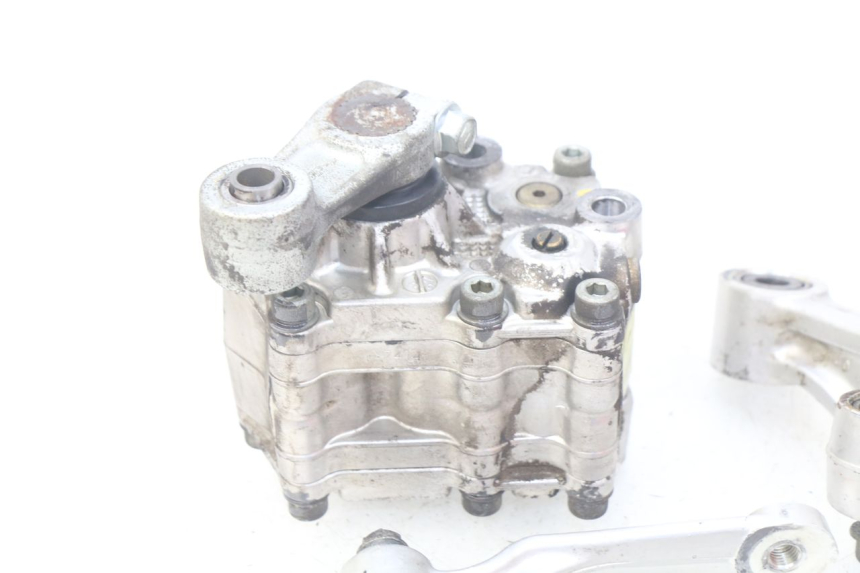 photo de BIELLETTE AMORTISSEUR SUZUKI TLS TL S 1000 (1997 - 2001) - Gros plan technique