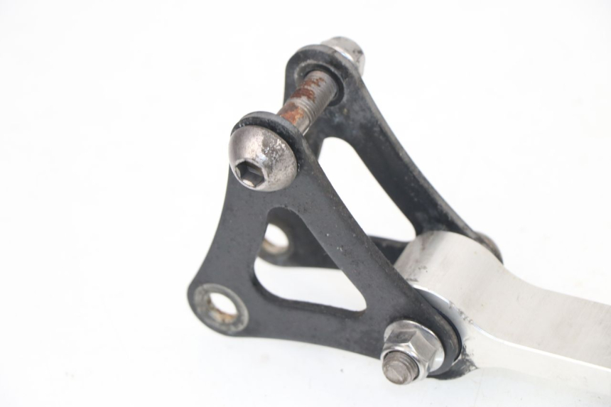 photo de BIELLETTE AMORTISSEUR TRIUMPH STREET TRIPLE 675 (2007 - 2012) - Zoom état d’usage