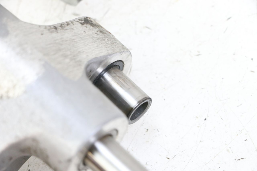 photo de BIELLETTE AMORTISSEUR YAMAHA FZS FAZER 600 (2001 - 2003) - Gros plan technique