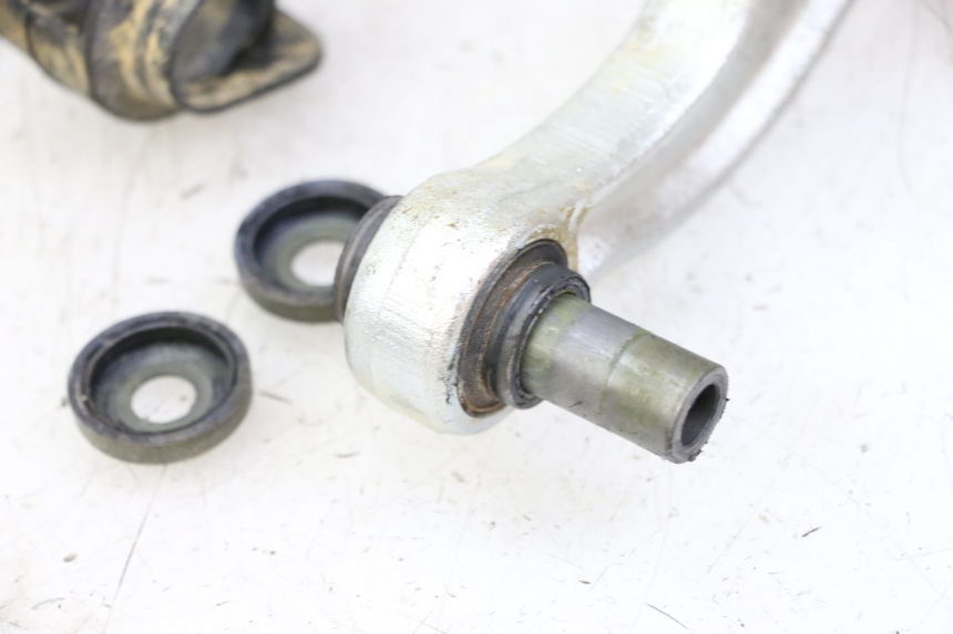 photo de BIELLETTE AMORTISSEUR YAMAHA TTR 125 (2000 - 2020) - Gros plan technique