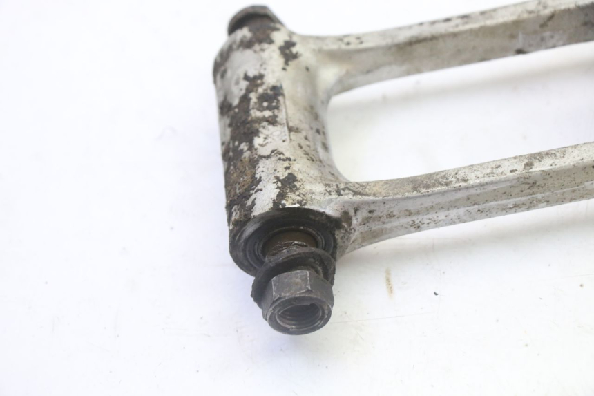 photo de BIELLETTE AMORTISSEUR YAMAHA YZ 125 (1998 - 2005) - Gros plan technique