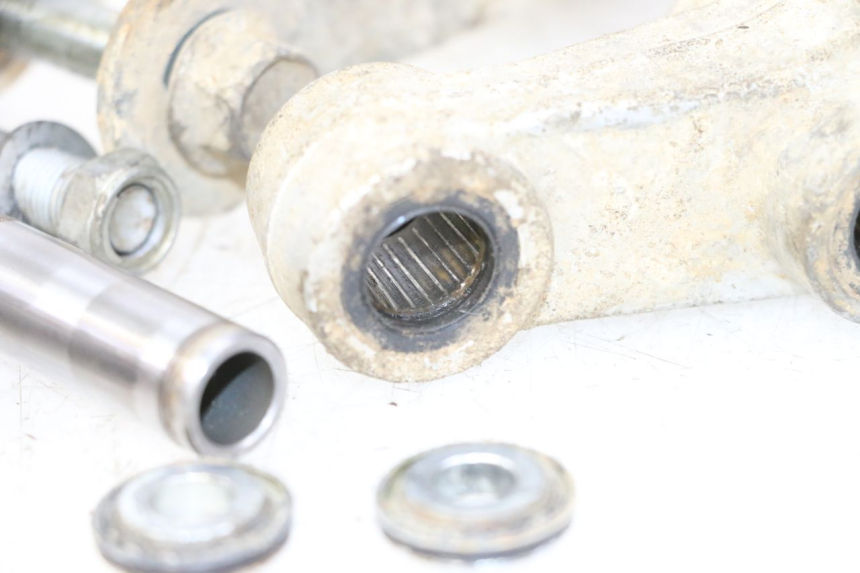 photo de BIELLETTE AMORTISSEUR YAMAHA YZ 85 (2022 - 2025) - Gros plan technique