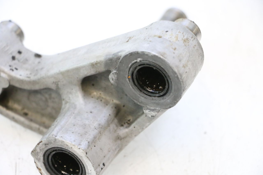 photo de BIELLETTE AMORTISSEUR YAMAHA YZF R GENESIS 750 (1993 - 1998) - Gros plan technique