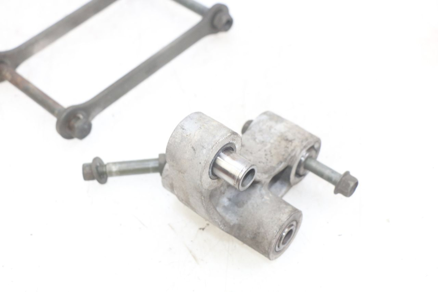 photo de BIELLETTE AMORTISSEUR YAMAHA YZF R THUNDERCAT 600 (1996 - 2003) - Autre angle de vue