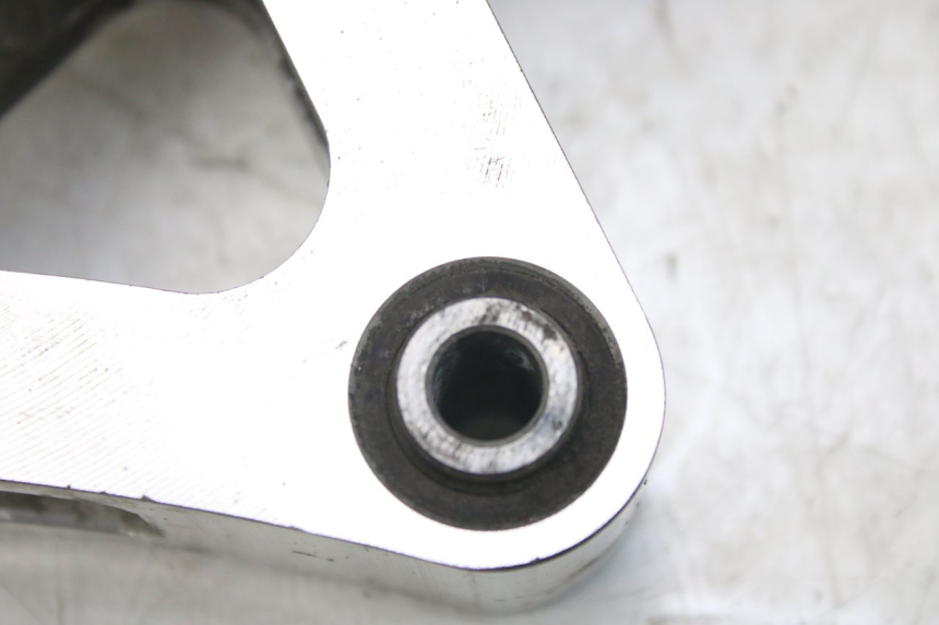 photo de BIELLETTE AMORTISSEUR YAMAHA YZF R1 1000 (2007 - 2008) - Autre angle de vue