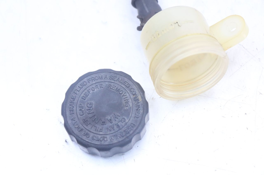 photo de BOCAL LIQUIDE FREIN YAMAHA FJ 3CX 1200 (1986 - 1996) - Gros plan technique