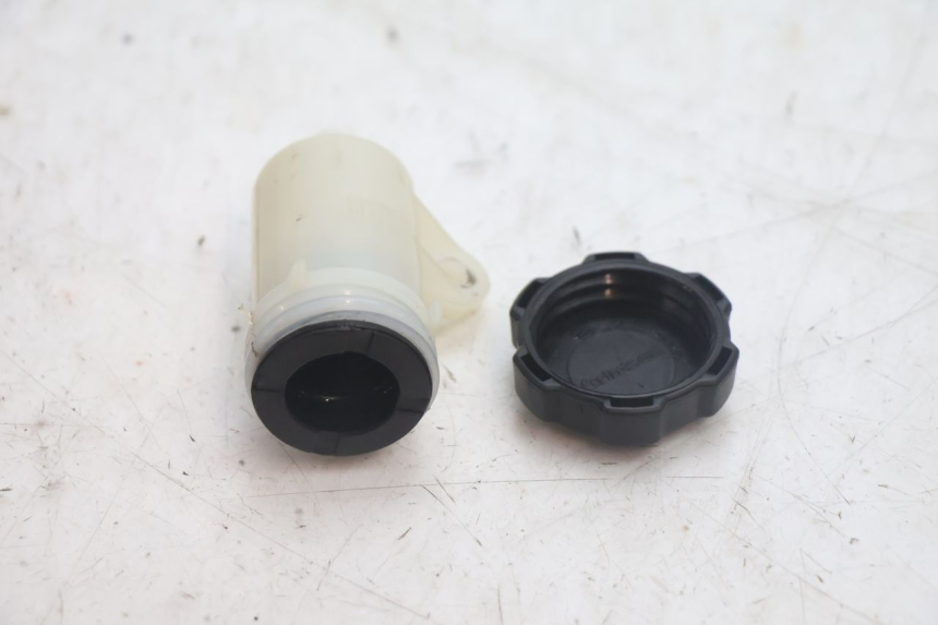photo de BOCAL LIQUIDE FREIN PIAGGIO MP3 125 (2006 - 2014) - Zoom état d’usage