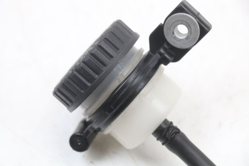 photo de BOCAL LIQUIDE FREIN MOTO GUZZI NORGE 8V GT 1200 (2011 - 2016) - Autre angle de vue