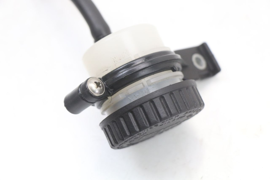 photo de BOCAL LIQUIDE FREIN MOTO GUZZI NORGE 8V GT 1200 (2011 - 2016) - Gros plan technique