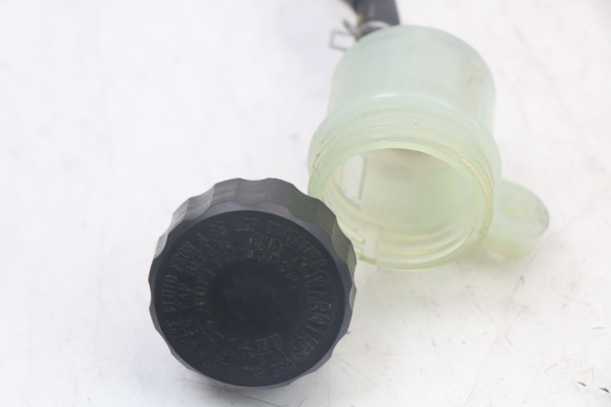 photo de RÉSERVOIR DE LIQUIDE DE FREIN YAMAHA TDM ABS 900 (2002 - 2014) - Autre angle de vue