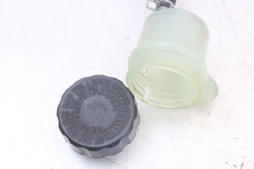 photo de RÉSERVOIR DE LIQUIDE DE FREIN YAMAHA TDM ABS 900 (2002 - 2014) - Gros plan technique