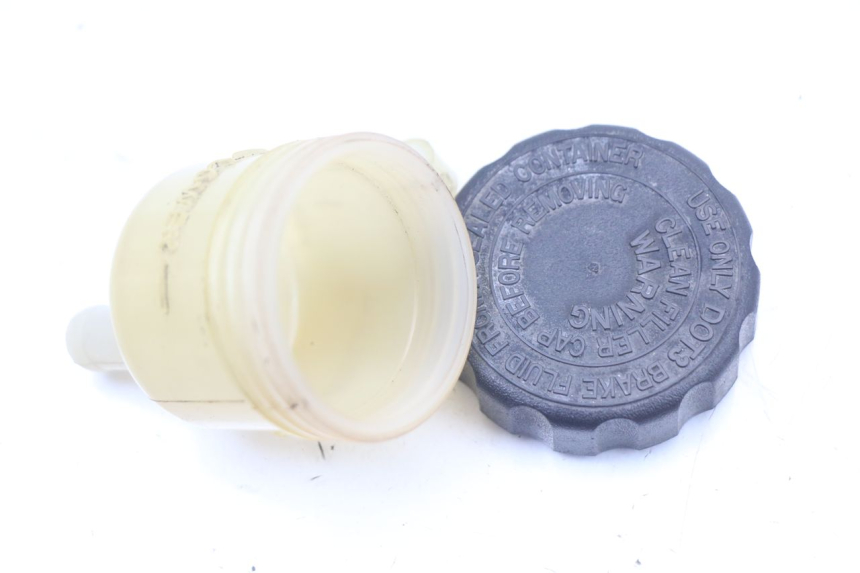 photo de BOCAL LIQUIDE FREIN YAMAHA XJ F 900 (1983 - 1994) - Gros plan technique