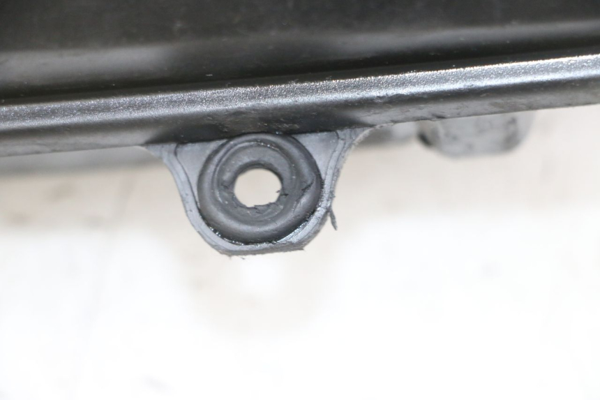 photo de BOITE A AIR MBK BOOSTER SPIRIT NAKED 50 (2004 - 2017) - Points de fixation