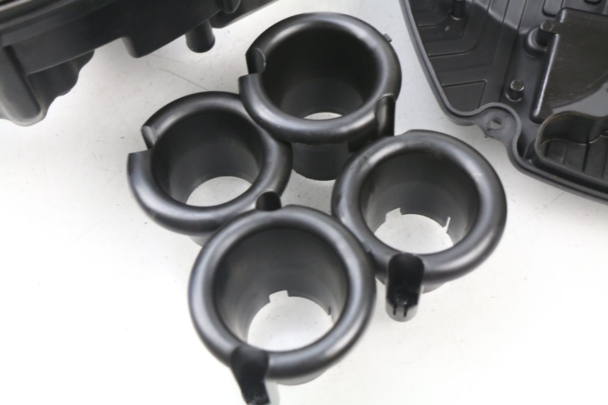 photo de BOITE A AIR HONDA CBR RR FIREBLADE 1000 (2006 - 2007) - Détails caractéristiques