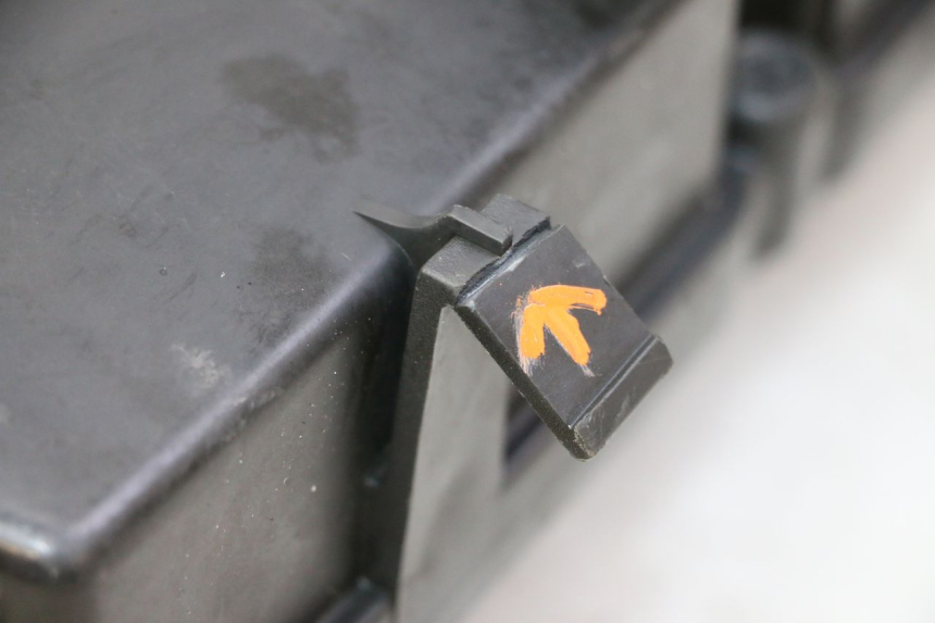 photo de BOITE A AIR HONDA CBR RR FIREBLADE 900 (1992 - 1994) - Autre angle de vue