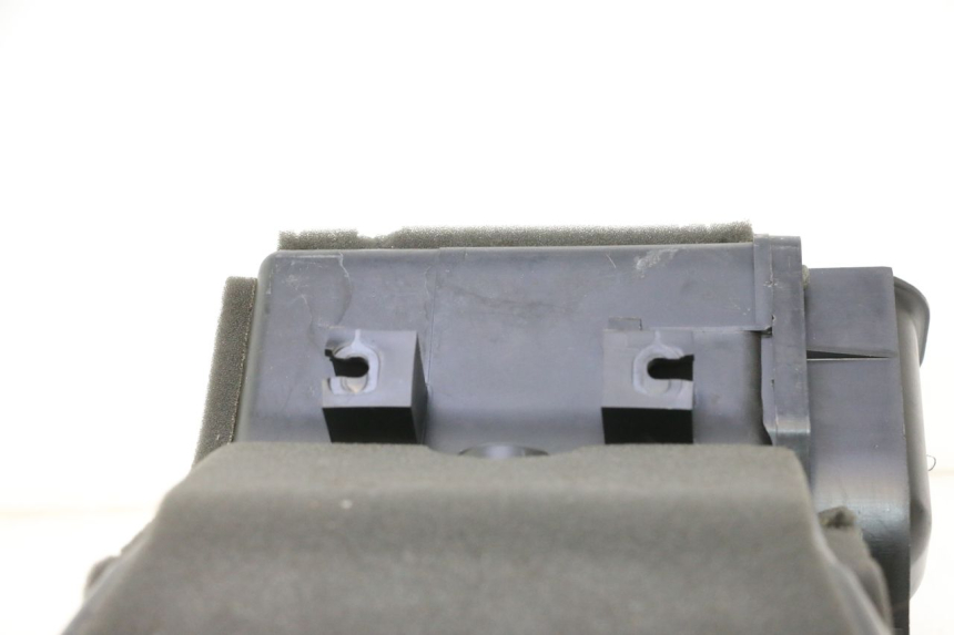 photo de BOITE A AIR YAMAHA FJR 1300 (2001 - 2005) - Gros plan technique
