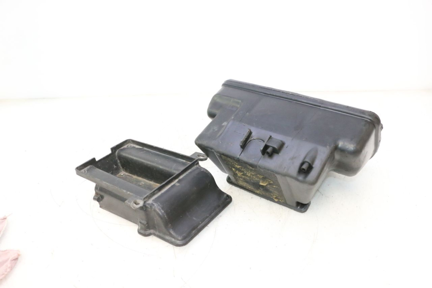 photo de BOITE A AIR KAWASAKI GPX F ZX750F 750 (1986 - 1990) - Gros plan technique