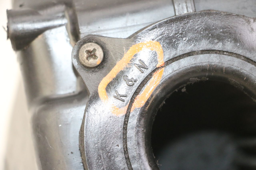 photo de BOITE A AIR SUZUKI GS GSE 500 (2001 - 2003) - Points de fixation