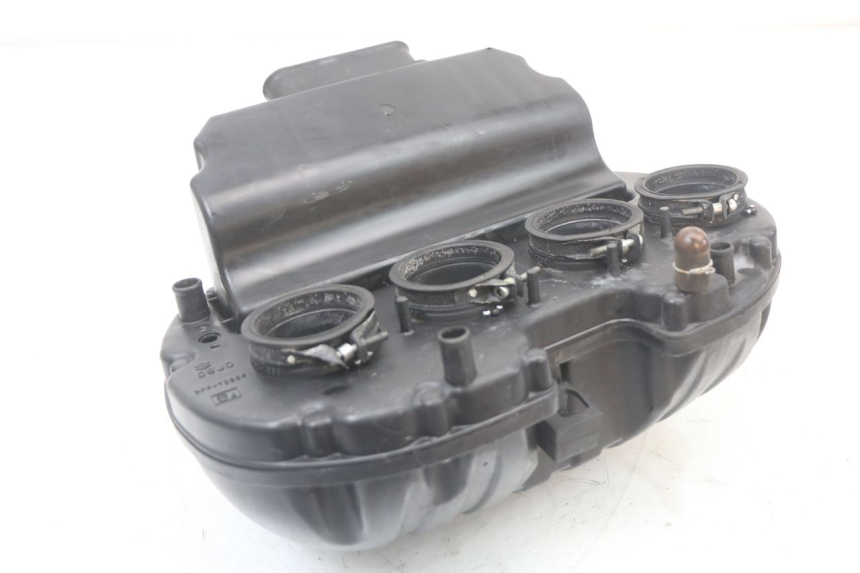 photo de BOITE A AIR SUZUKI GSR 750 (2011 - 2017) - Autre angle de vue