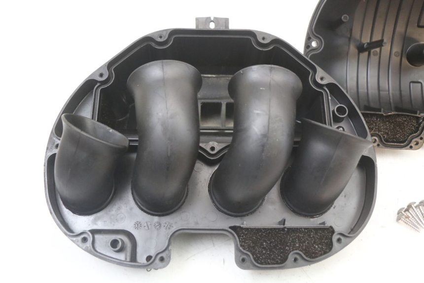 photo de BOITE A AIR SUZUKI GSR 750 (2011 - 2017) - Points de fixation