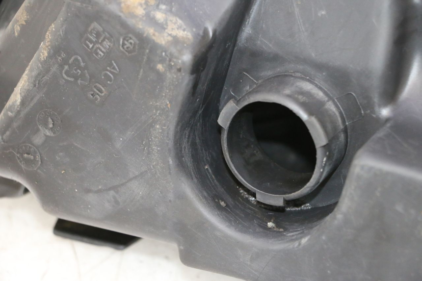 photo de BOITE A AIR PIAGGIO TYPHOON 50 (2000 - 2009) - Points de fixation