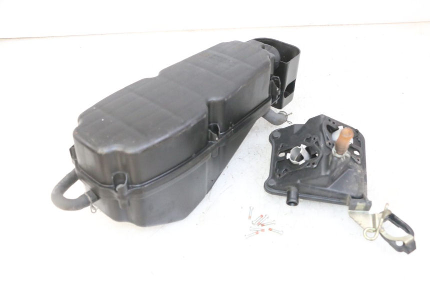 photo de BOITE A AIR HONDA XLV VARADERO 125 (2000 - 2006) - Gros plan technique