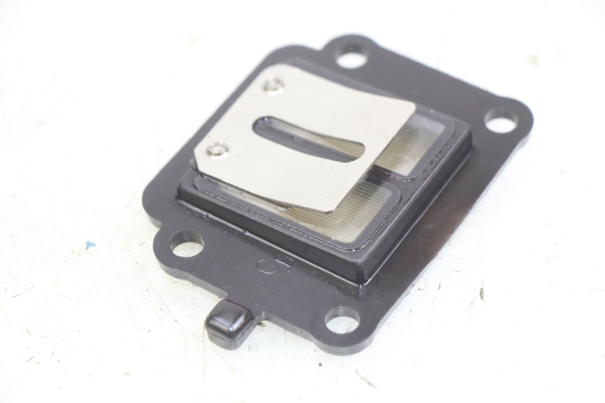 photo de BOITE A CLAPETS MBK BOOSTER SPIRIT 50 (2004 - 2017) - Autre angle de vue