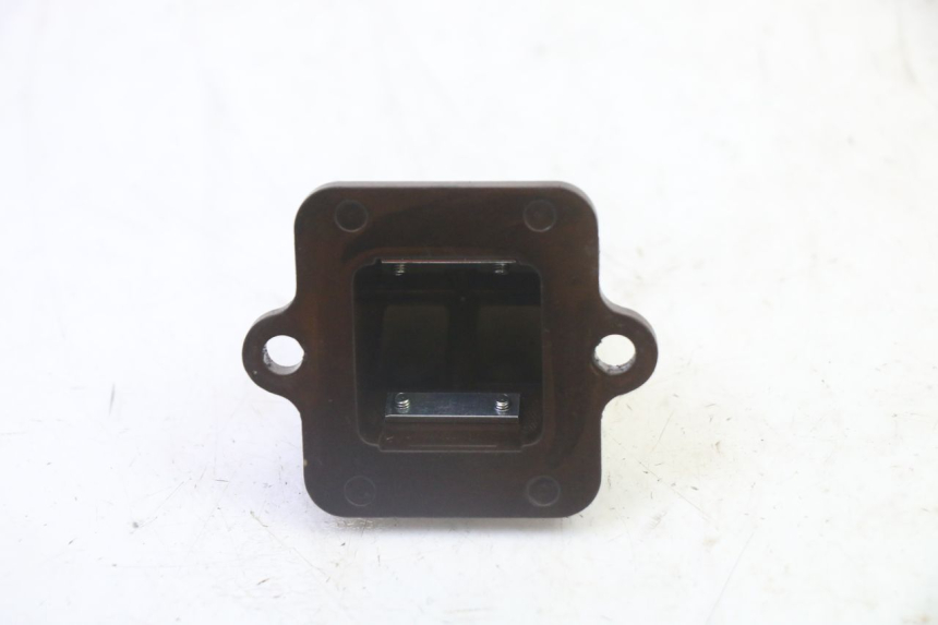 photo de BOITE A CLAPETS PEUGEOT KISBEE 2T 50 (2010 - 2017) - Gros plan technique