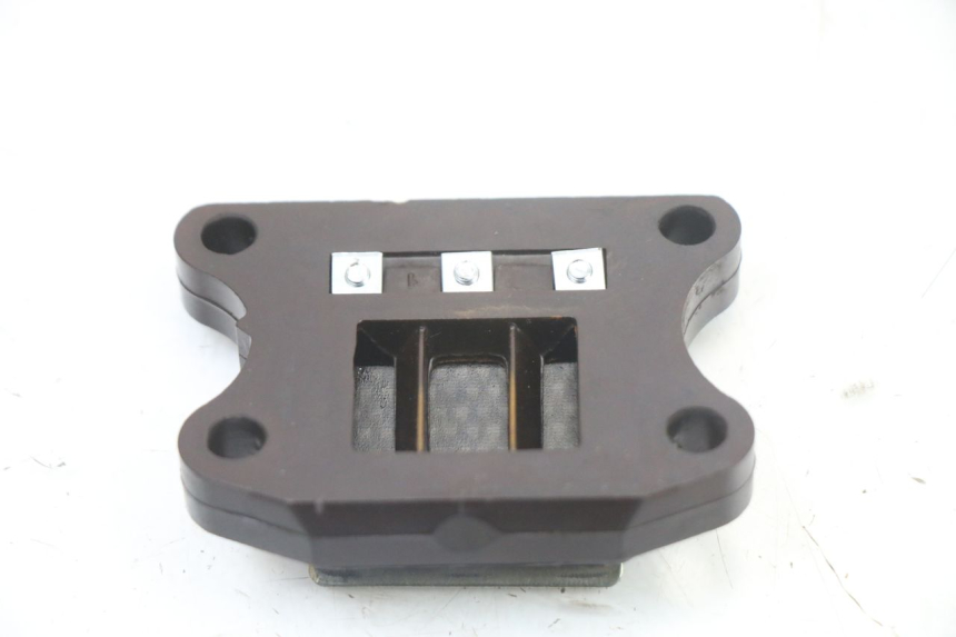 photo de BOITE A CLAPETS PEUGEOT TKR TREKKER FURIOUS 50 (2005 - 2014) - Autre angle de vue