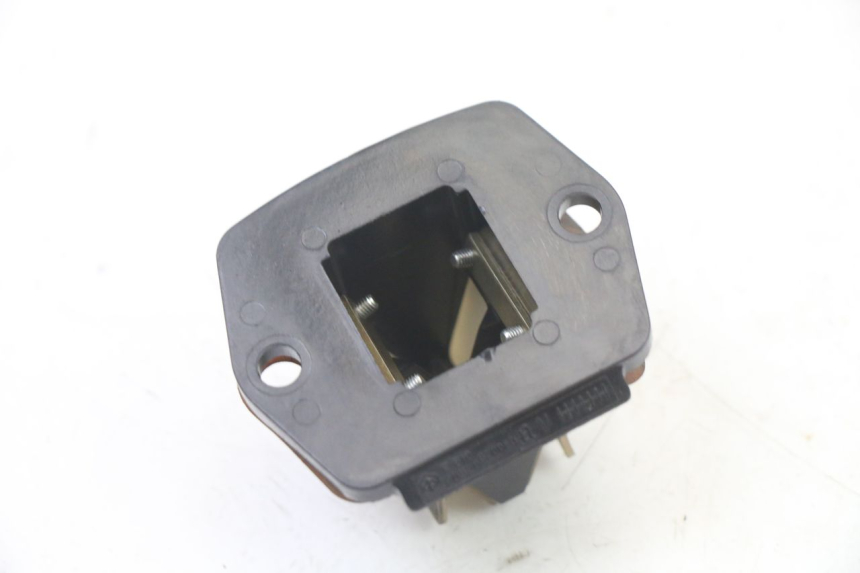 photo de BOITE A CLAPETS PIAGGIO FLY 2T 50 (2004 - 2017) - Autre angle de vue