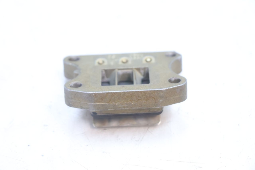 photo de BOITE A CLAPETS PEUGEOT TREKKER 50 (1995 - 2004) - Autre angle de vue