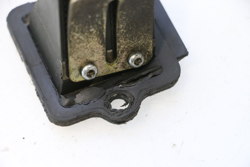 photo de BOITE A CLAPETS PIAGGIO TYPHOON 50 (2000 - 2009) - Points de fixation