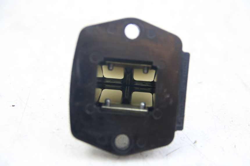 photo de BOITE A CLAPETS PIAGGIO VESPA S 2T 50 (2007 - 2014) - Autre angle de vue