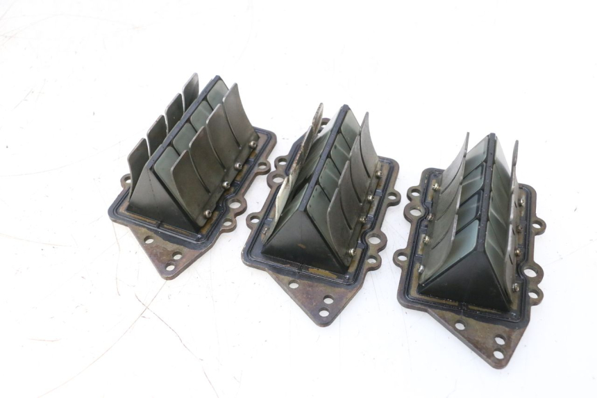 photo de BOITE A CLAPETS YAMAHA WAVE RUNNER GP R 1200 (2000 - 2003) - Détail de la pièce