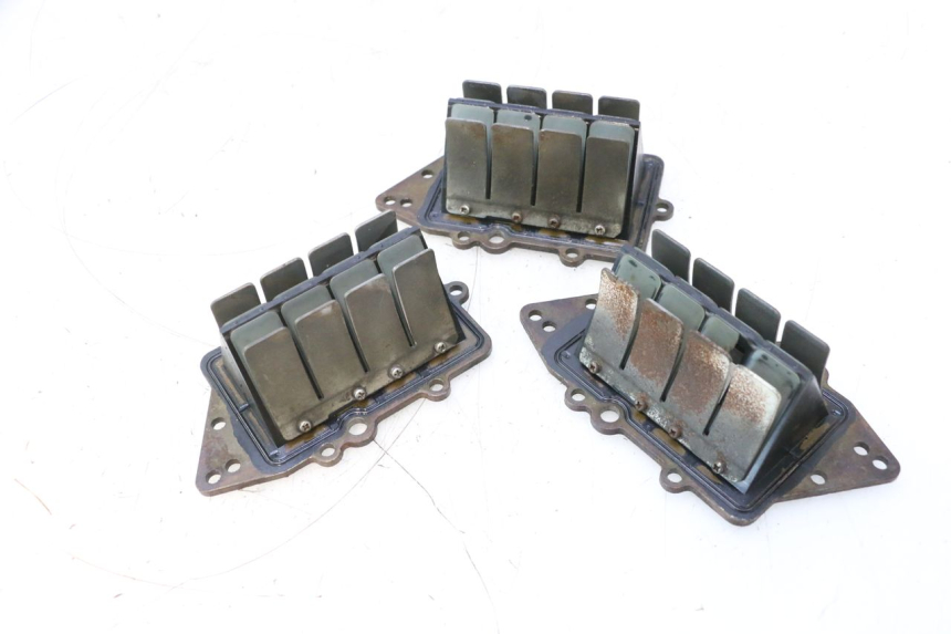 photo de BOITE A CLAPETS YAMAHA WAVE RUNNER GP R 1200 (2000 - 2003) - Zoom composants