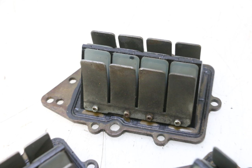 photo de BOITE A CLAPETS YAMAHA WAVE RUNNER GP R 1200 (2000 - 2003) - Marquages et références