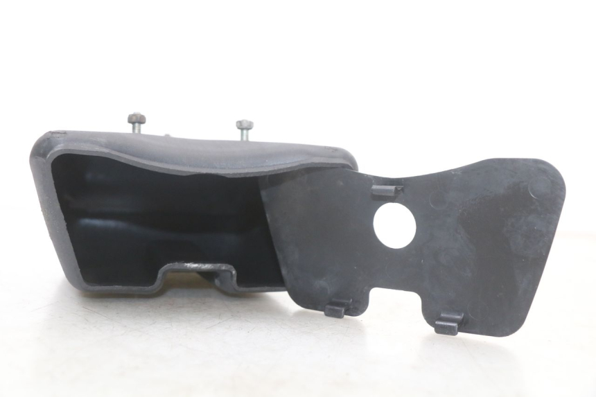 photo de BOITE A GANTS SUZUKI GSX E 250 (1982 - 1983) - Détail de la pièce