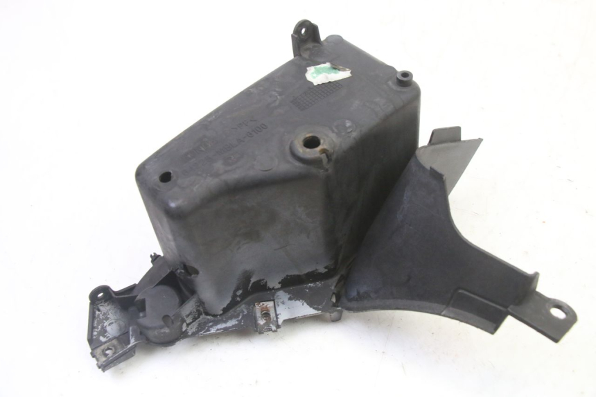 photo de BOITE A GANTS HONDA NTV DEAUVILLE 650 (2001 - 2006) - Points de fixation