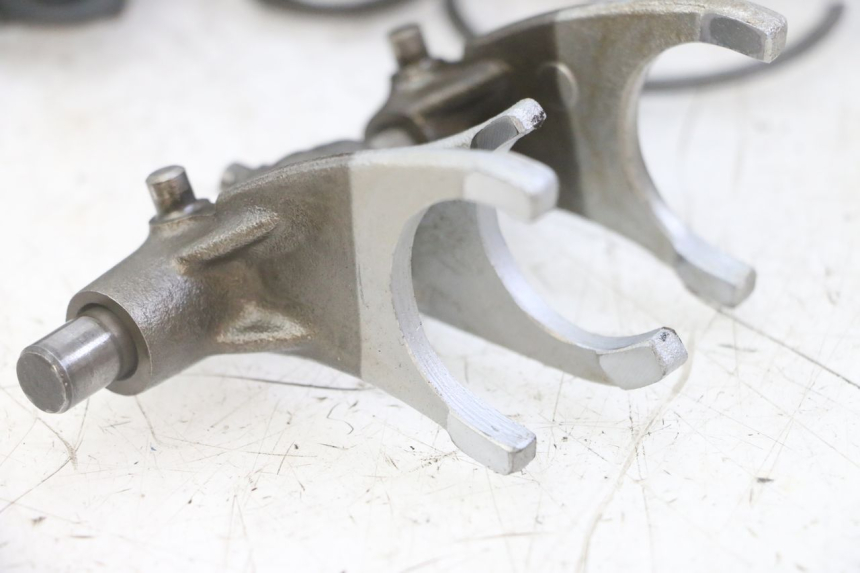 photo de BOITE DE VITESSE SUZUKI GS GSE 500 (2001 - 2003) - Aperçu profil