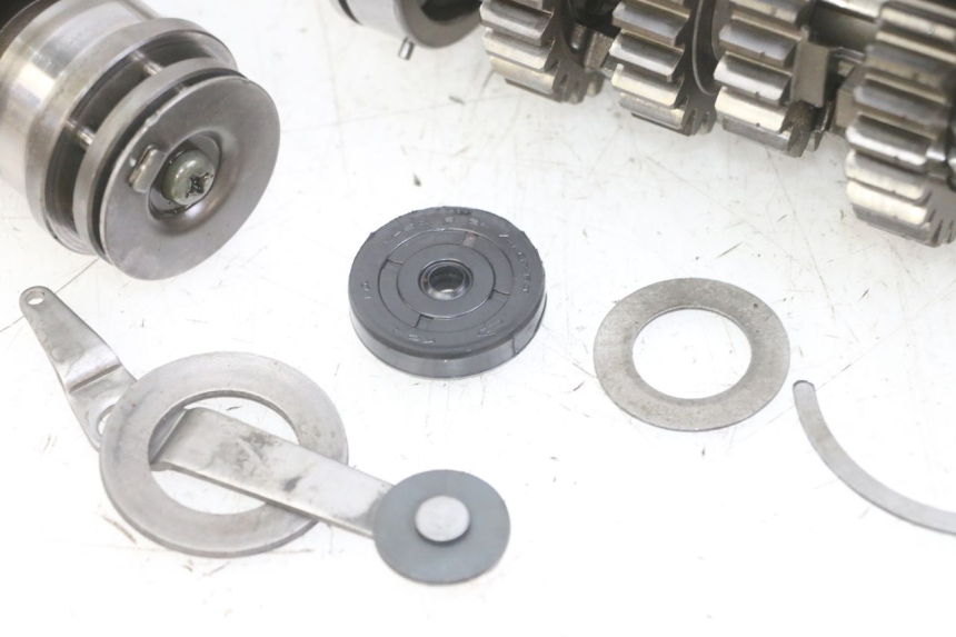 photo de BOITE DE VITESSE SUZUKI GS GSE 500 (2001 - 2003) - Vue d’ensemble