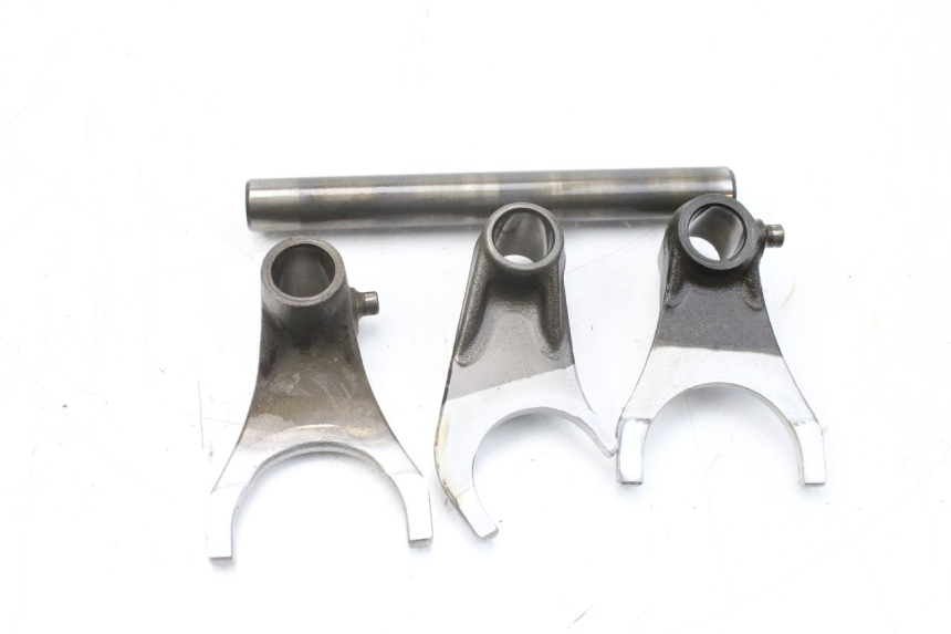 photo de BOITE DE VITESSE SUZUKI GSF S BANDIT 600 (2000 - 2004) - Gros plan technique