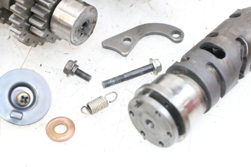 photo de BOITE DE VITESSE SUZUKI GSX E 250 (1982 - 1983) - Détail de la pièce