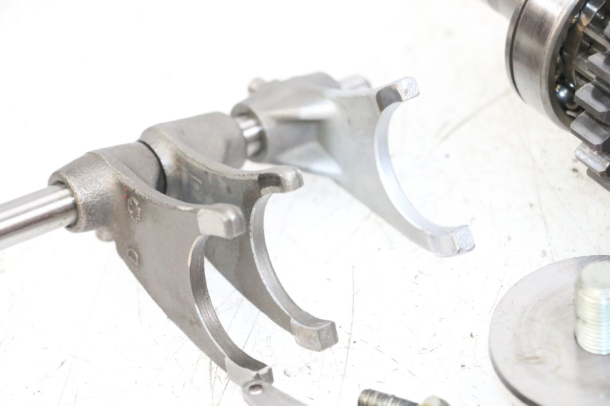 photo de BOITE DE VITESSE SUZUKI GSX E 250 (1982 - 1983) - Autre angle de vue