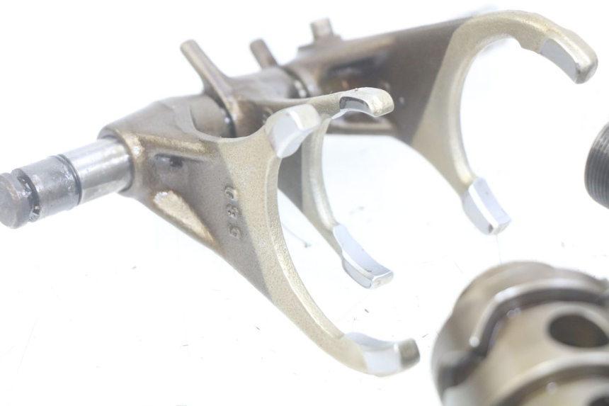 photo de BOITE DE VITESSE TRIUMPH SPRINT ST 955 (1999 - 2001) - Gros plan technique