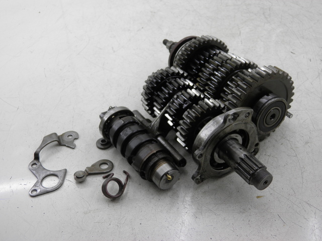 photo de BOITE DE VITESSE YAMAHA TDM 900 (2004 - 2006) - Vue rapprochée