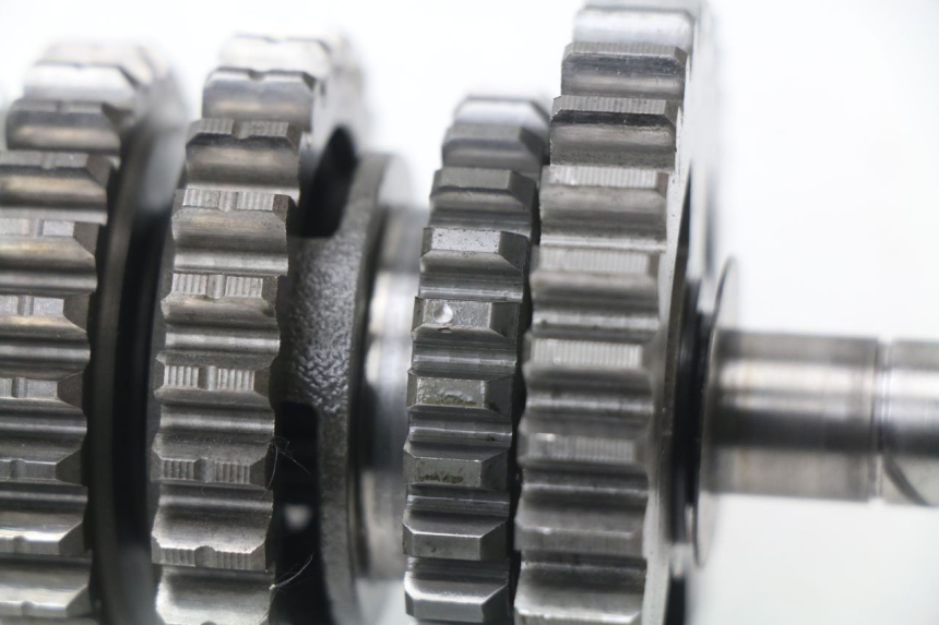 photo de BOITE DE VITESSE YAMAHA YZ 125 (1998 - 2005) - Gros plan technique