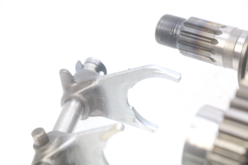 photo de BOITE DE VITESSE KAWASAKI ZR7 ZR-7 S 750 (1999 - 2004) - Vue rapprochée